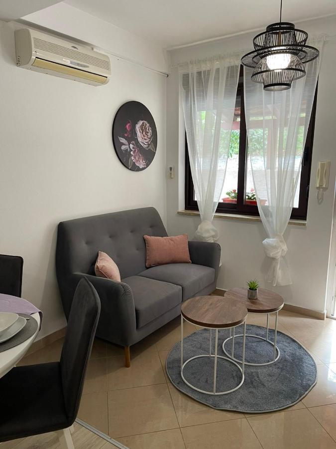 Apartments Lovro Laurana Esterno foto