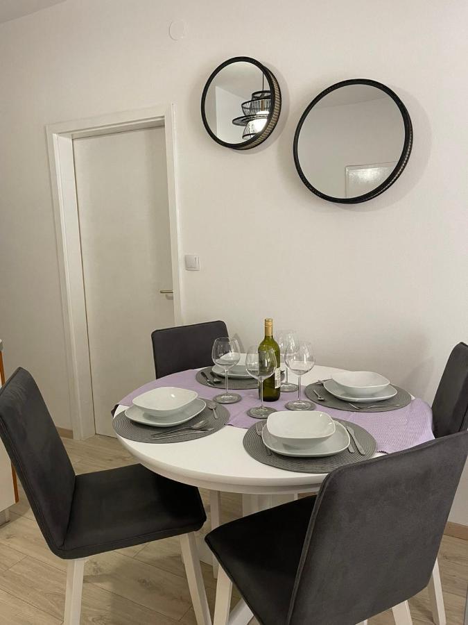 Apartments Lovro Laurana Esterno foto