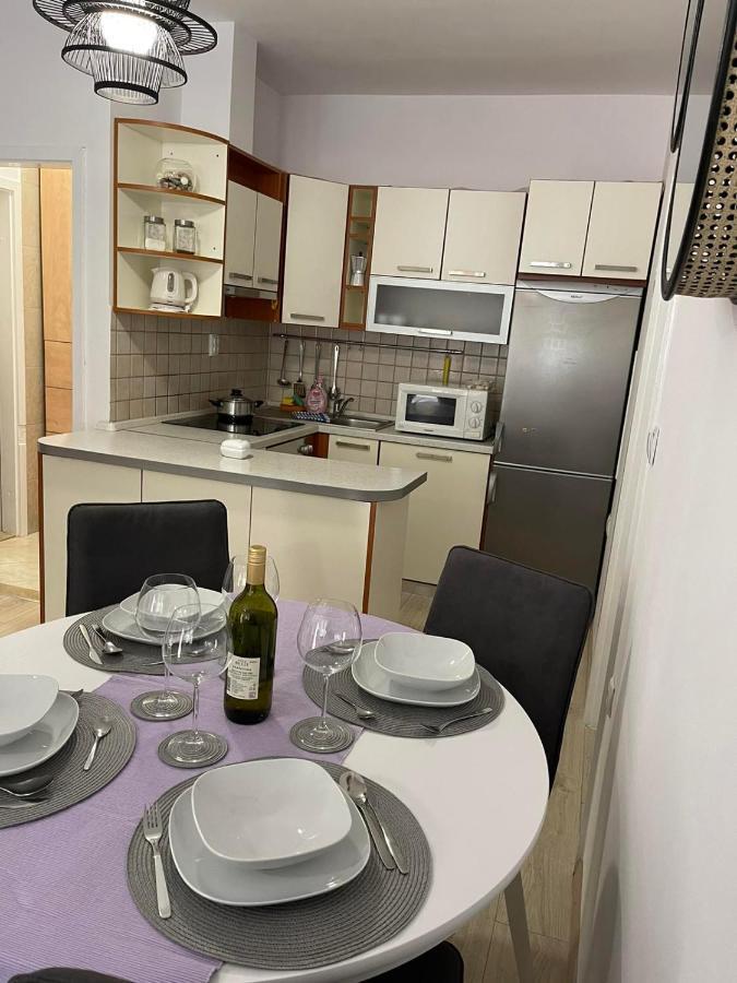 Apartments Lovro Laurana Esterno foto