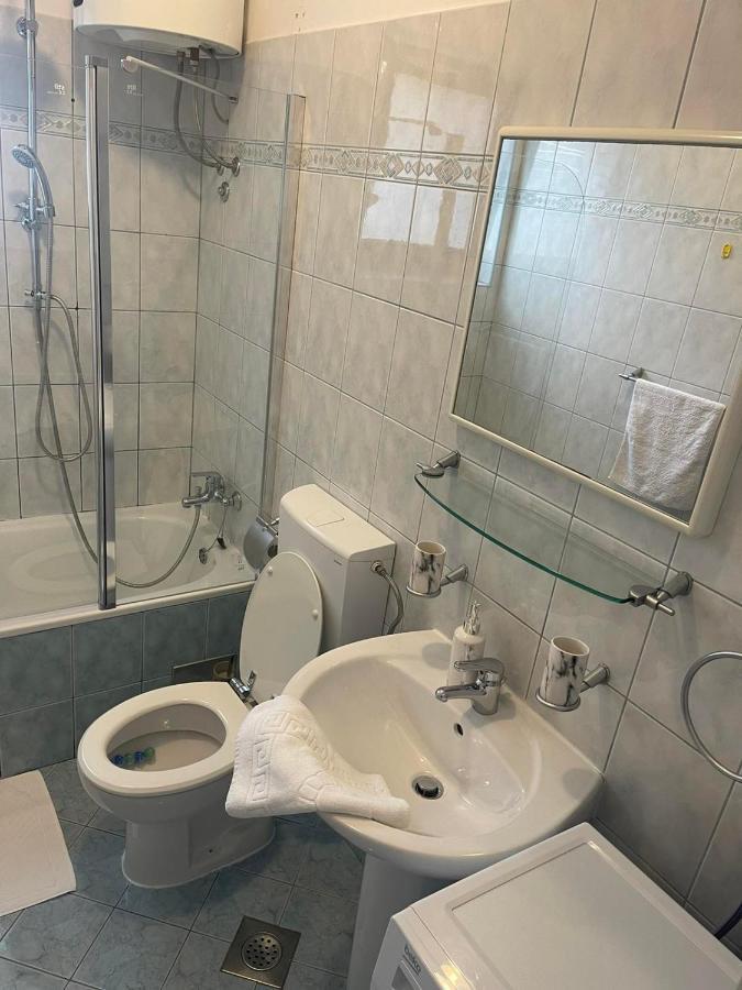 Apartments Lovro Laurana Esterno foto